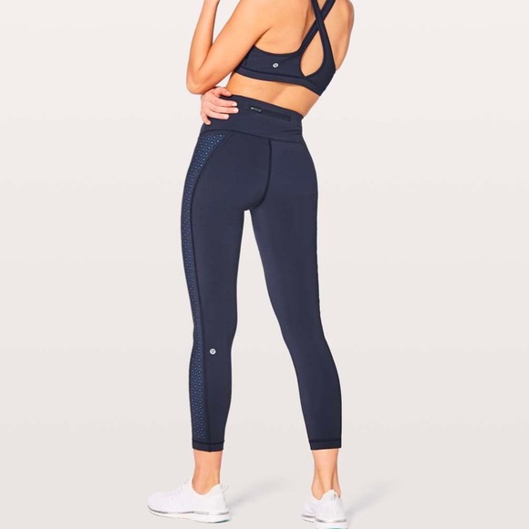 Lululemon Colour Me Quick 7/8 Tight 25"
Midnight Navy / Blazer Blue W1064 Sz 4 - Picture 3 of 10